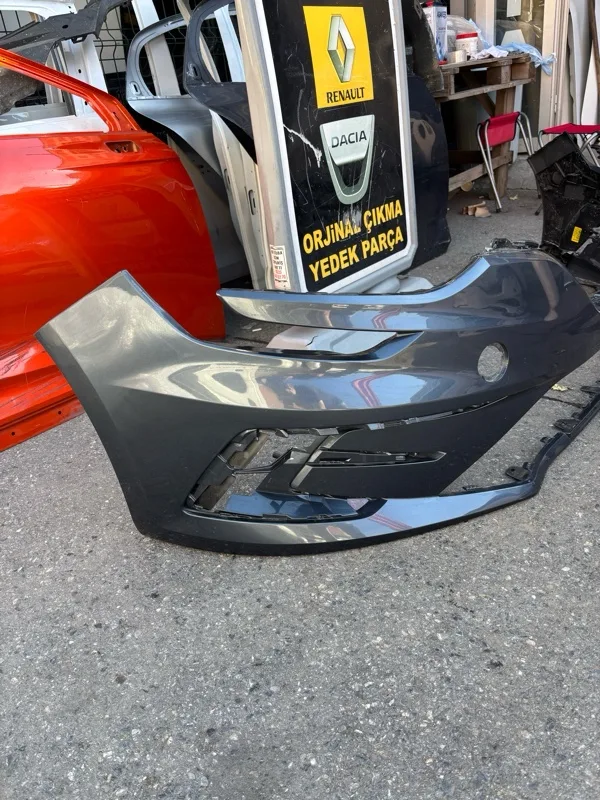 Renault Megane 4 MEGANE 4 2021-2026 ÖN TAMPON TİTANYUM GRİ FABRİKASYON HATASIZ AYARINDA SADECE RÖTÜŞLÜK 601980481R çıkma parça - Aydın Otomotiv - görsel 3